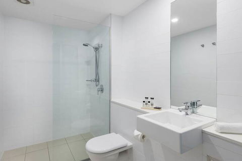 Oaks Nelson Bay Lure Suites - Great Ocean Road Tourism 5
