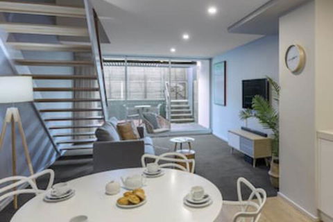 Oaks Nelson Bay Lure Suites - Great Ocean Road Tourism 0
