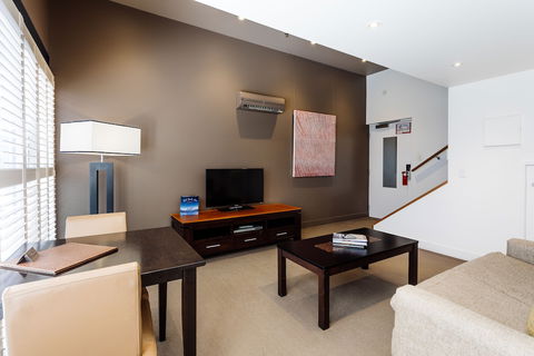 The Henry Jones Art Hotel - Great Ocean Road Tourism 6