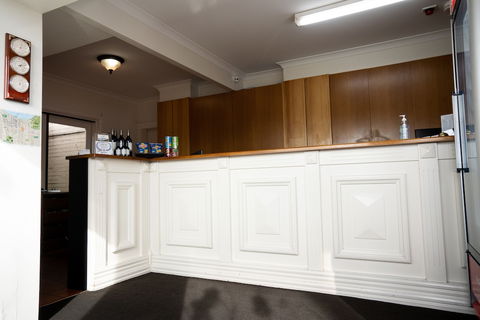 Admiralty Inn - Great Ocean Road Tourism 1