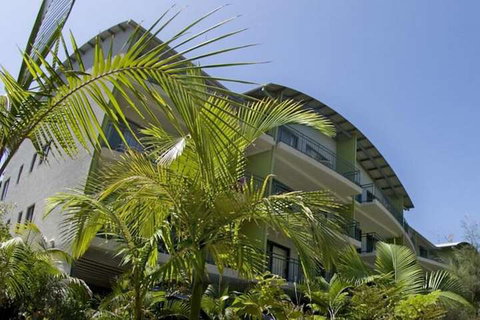 Flynns Beach Resort - Great Ocean Road Tourism 1