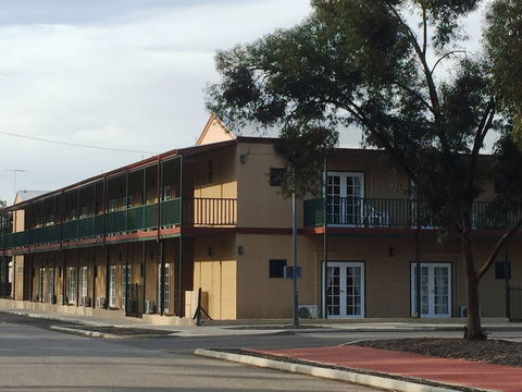 The Nosh & Nod - Howick Street - Great Ocean Road Tourism 1