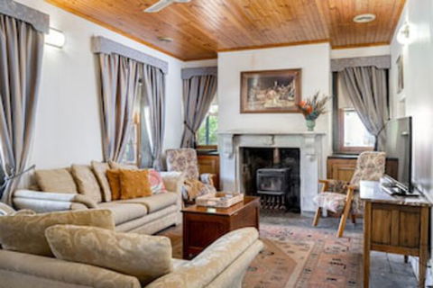 Reillys Wines Heritage Cottages - Great Ocean Road Tourism 0