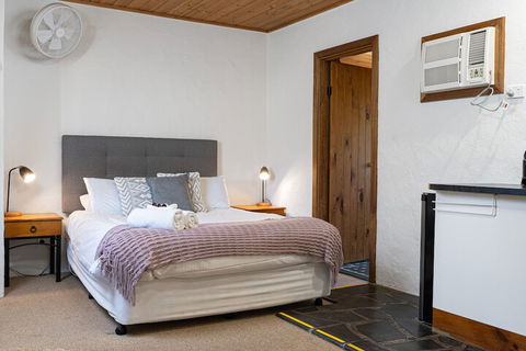 Reillys Wines Heritage Cottages - Great Ocean Road Tourism 4