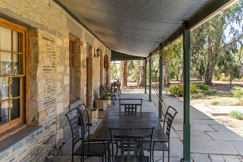 Reillys Wines Heritage Cottages - Great Ocean Road Tourism 2