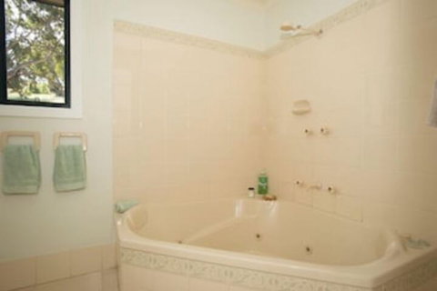 Riesling Country Cottages - Great Ocean Road Tourism 6