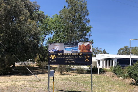 Byer Fountain Motor Inn, Holbrook - Great Ocean Road Tourism 4