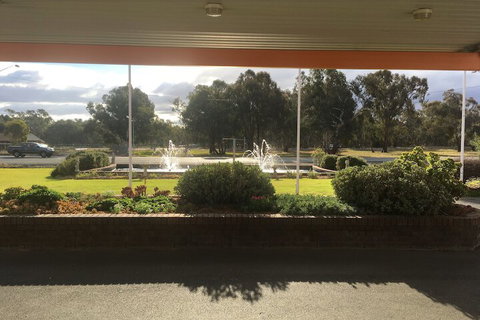 Byer Fountain Motor Inn, Holbrook - Great Ocean Road Tourism 6