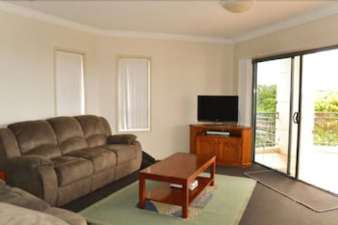 The Breakers Yamba - Great Ocean Road Tourism 4