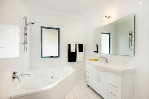 The Beach Townhouse - Great Ocean Road Tourism 2