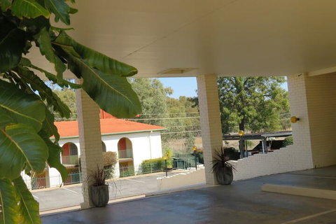 Bishops Lodge Narrandera - Great Ocean Road Tourism 1