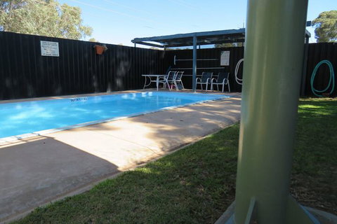 Bishops Lodge Narrandera - Great Ocean Road Tourism 5