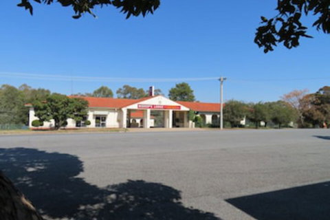 Bishops Lodge Narrandera - Great Ocean Road Tourism 0