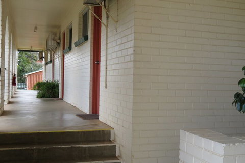 Bishops Lodge Narrandera - Great Ocean Road Tourism 2