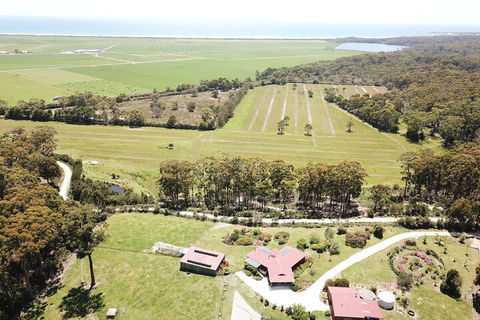 Eagles Roost Farmstay B & B - Great Ocean Road Tourism 1