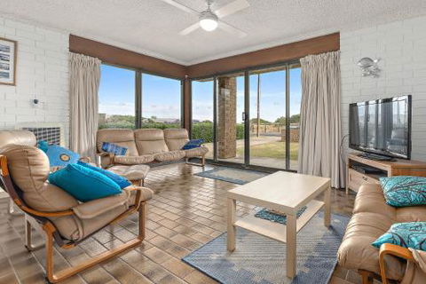 Sun & Surf Aldinga Beach Apartment - Great Ocean Road Tourism 5