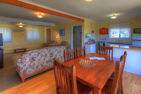 Sommers Bay Beach House - Great Ocean Road Tourism 6