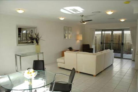 Coolum Villas - Great Ocean Road Tourism 2