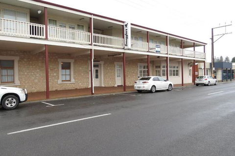 Smugglers Inn Studio Apartments - Great Ocean Road Tourism 2