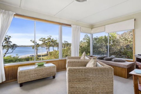 Summertime Beach Cottage - Great Ocean Road Tourism 0