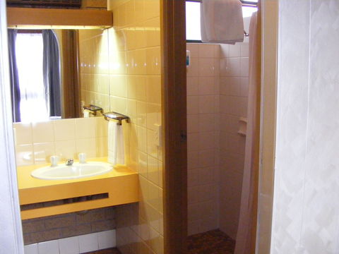 Eaglehawk Motel - Great Ocean Road Tourism 6