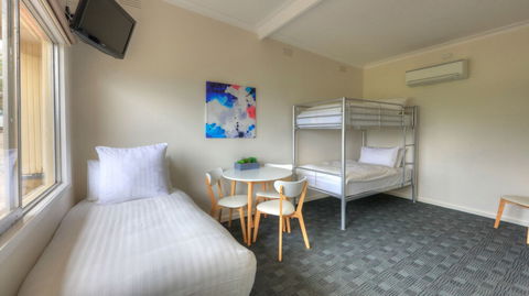 Corryong Hotel Motel - Great Ocean Road Tourism 2