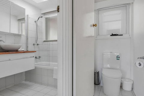 Long Beach House Apartments Sandy Bay - Great Ocean Road Tourism 0