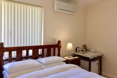 The Royal Dolphin B&B In Safety Bay - Great Ocean Road Tourism 0