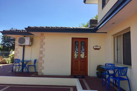 The Royal Dolphin B&B In Safety Bay - Great Ocean Road Tourism 1