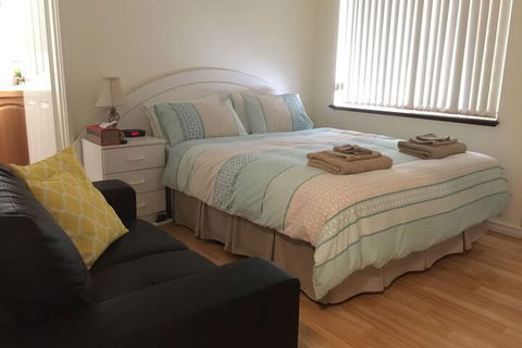 The Royal Dolphin B&B In Safety Bay - Great Ocean Road Tourism 5