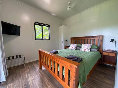 Mena Creek Flower House - Great Ocean Road Tourism 3