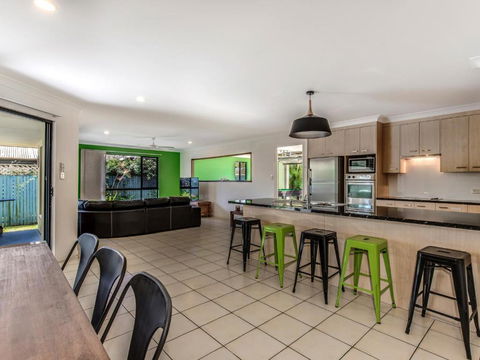 Coolum Waves Pet Friendly Holiday House - Great Ocean Road Tourism 6