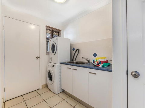 Coolum Waves Pet Friendly Holiday House - Great Ocean Road Tourism 4