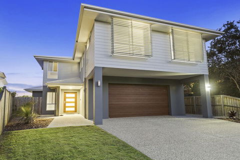 Ebony Rose Tweed Coast Holidays - Great Ocean Road Tourism 4