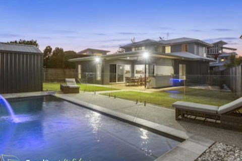 Ebony Rose Tweed Coast Holidays - Great Ocean Road Tourism 0