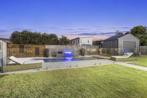 Ebony Rose Tweed Coast Holidays - Great Ocean Road Tourism 1