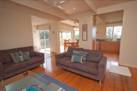 Nakarra - Great Ocean Road Tourism 0