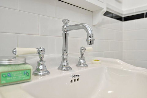 Margarets Hamptons Cottage - Great Ocean Road Tourism 3