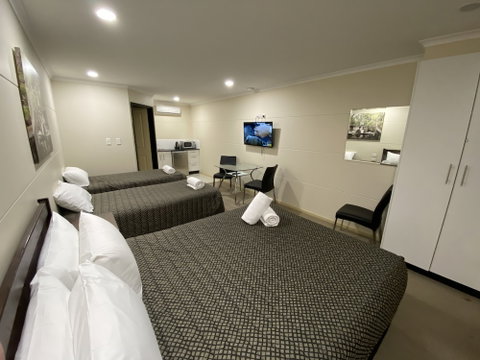Balranald Club Motel - Great Ocean Road Tourism 2