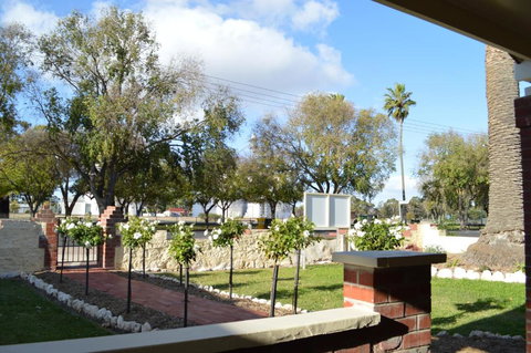 Two Cow Cottage Bed & Breakfast - Great Ocean Road Tourism 1