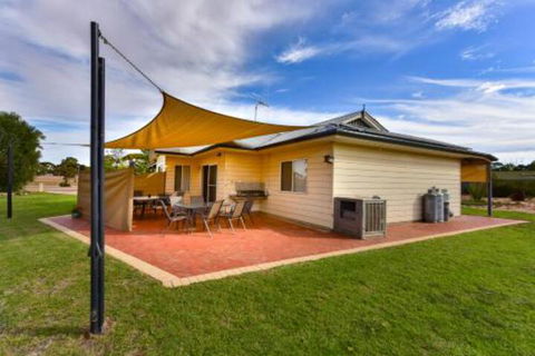 Lake Tyrrell Accommodation - Great Ocean Road Tourism 2