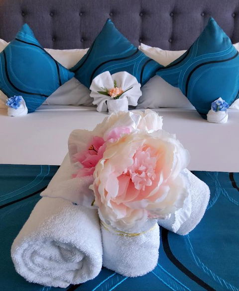 Cairns Luxury Seafront Apartment - Great Ocean Road Tourism 4