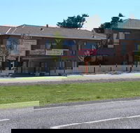 Snow Gate Motel and Apartments