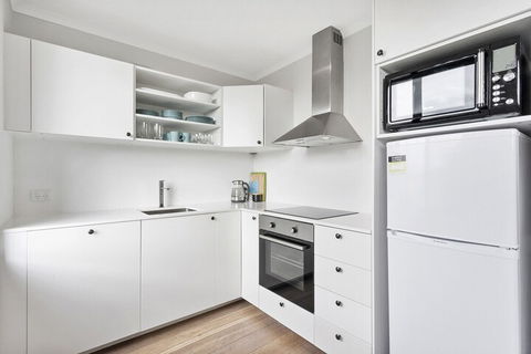 BOUTIQUE STAYS - Ace's Place - Great Ocean Road Tourism 7