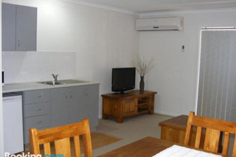 Fairways Bed & Breakfast At Jerilderie - Great Ocean Road Tourism 6