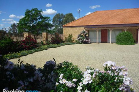 Fairways Bed & Breakfast At Jerilderie - Great Ocean Road Tourism 0