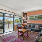Black Dolphin Beach Penthouse - Great Ocean Road Tourism 0