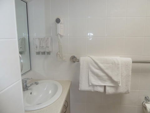 Pioneer Lodge Motel - Great Ocean Road Tourism 6