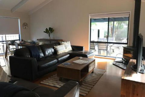 The Blue Escape - Great Ocean Road Tourism 0