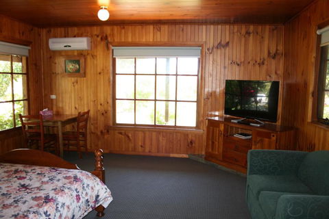 Gaol House Cottages - Great Ocean Road Tourism 3